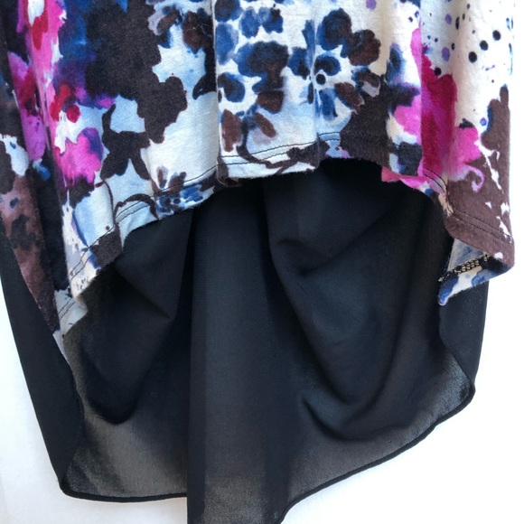 Painted Threads High-Lo Floral Top With Open Back - Picture 2 of 11